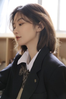 《年轻的女教师》hd9在线观看